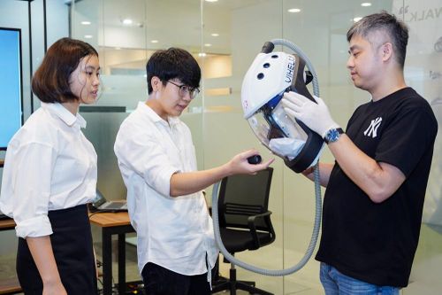 Mũ ngăn ngừa COVID-19 của hai học sinh Việt Nam vào Top 10 ICAN 2020