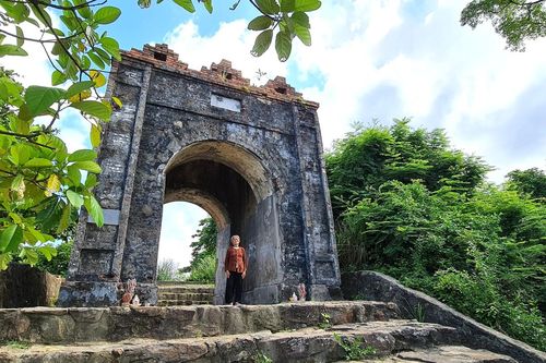Mẹ Ngùy giữ bóng Hoành Sơn