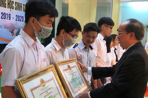 Phú Yên: 229 học sinh giỏi, xuất sắc được tuyên dương, khen thưởng