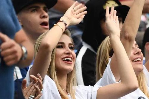 Nhan sắc tuyệt đẹp của vợ Paul Pogba