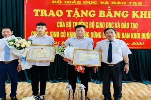 Bộ GD&ĐT tặng Bằng khen học sinh Hải Phòng cứu bạn khỏi đuối nước