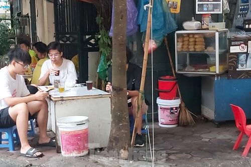 Công an Cầu Giấy phản hồi việc các quán trà đá vẫn sôi động trong mùa dịch