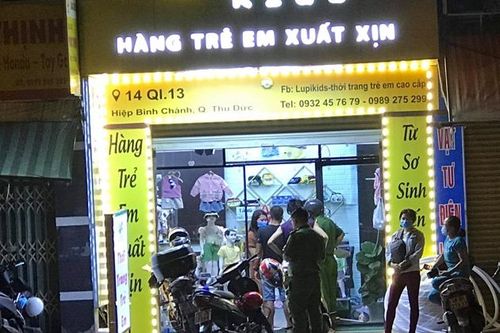 Nam thanh niên khống chế, đâm nữ nhân viên shop quần áo để cướp tài sản