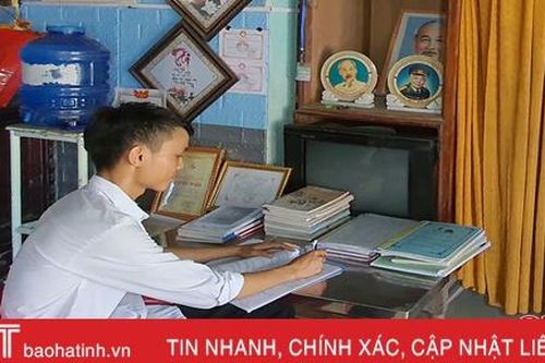 Cậu trò nghèo đạt điểm cao nhất Kỳ Anh: Cố gắng học vì 3 anh trai ở nhà lao động do hoàn cảnh khó khăn