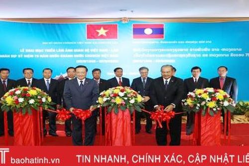 Triển lãm ảnh quan hệ Việt Nam - Lào ở Thủ đô Viêng Chăn