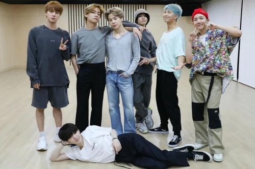 BTS thổ lộ tình cảm với ARMY, chia sẻ về thành tựu lớn của năm 2020