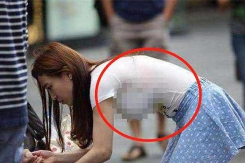 Đến trường đón con, mẹ trẻ khiến các ông bố ngẩn ngơ, trẻ thấy xấu hổ