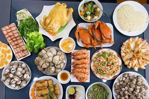 Nghỉ hưu 10 năm, U70 chia sẻ hơn chục mâm cỗ tuyệt ngon, ngập tràn hải sản