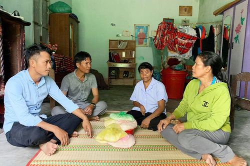 Hũ gạo tiết kiệm của Đảng ủy xã Ia Tul