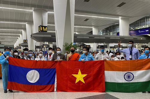 Thêm 46 Tăng Ni du học Ấn Độ về nước