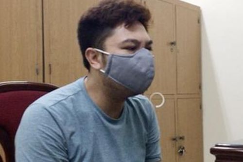 Ngang nhiên cẩu trộm 2 ô tô trong chiều mưa