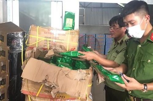 Thu giữ gần 6 tấn nguyên liệu trà sữa không rõ nguồn gốc