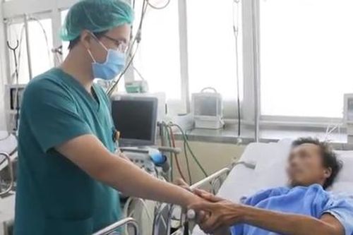 Người đàn ông bị rắn hổ mang cắn đã hồi phục sau 4 lần cắt lọc hoại tử