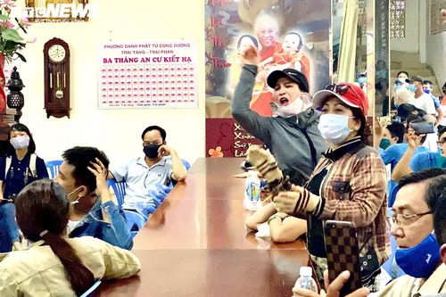 Trụ trì chùa Kỳ Quang 2 cho 6 người dân xuống hầm tìm tro cốt người thân