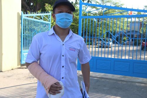 Đứt gân tay phải, thí sinh thi tốt nghiệp THPT tại Quảng Nam làm bài thế nào?