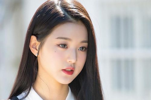 Vì chiều cao vạn người mê mà Jang Won Young (IZ*ONE) phải chấp nhận dáng đứng kém duyên