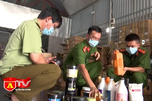 Tạm giữ 6 tấn nguyên liệu trà sữa không rõ nguồn gốc xuất xứ