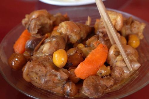 Món chân giò hầm hạt dẻ nổi tiếng Cao Bằng