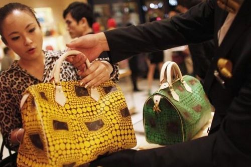 Nhà giàu châu Á giữ tiền mặt chờ dịch Covid-19 trôi qua