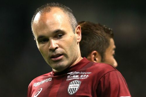 Iniesta mắc sai lầm trong trận thua 0-6