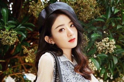 Triệu Lệ Dĩnh khoe dáng trong váy áo Dior