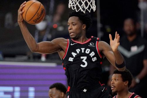 Cầu thủ Raptors làm nên lịch sử với 0,5 giây cuối trận