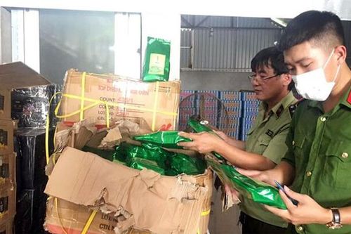Hà Nội: Phát hiện 10 tấn nguyên liệu trà sữa không rõ xuất xứ