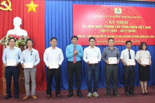 Phong trào 'Lao động giỏi, lao động sáng tạo, xây dựng văn hóa nơi công sở': Làm lợi hàng trăm tỉ đồng