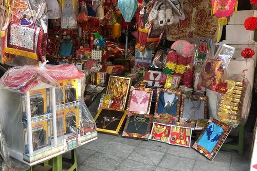 Vàng mã, cúng lễ phô trương mùa Vu lan giảm mạnh