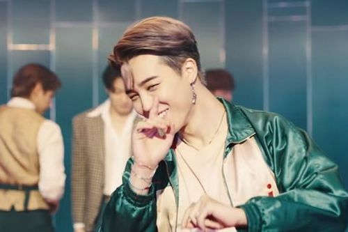 Jungkook BTS tiết lộ 'sự tích' động tác nhảy của diễn viên hài trong B-side 'Dynamite'