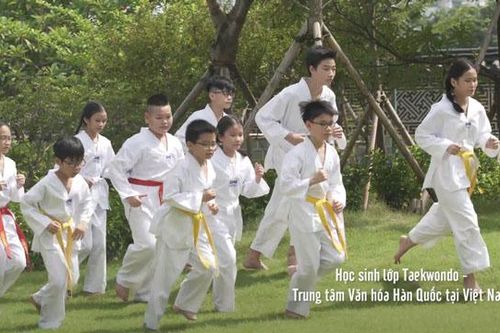 Thiếu nhi Việt Nam lan tỏa thông điệp 'Stay Strong' trước thềm năm học mới