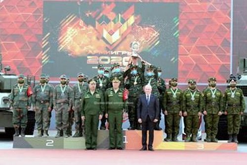 Đội tuyển Xe tăng Việt Nam nhận Huy chương vàng và Cúp vô địch