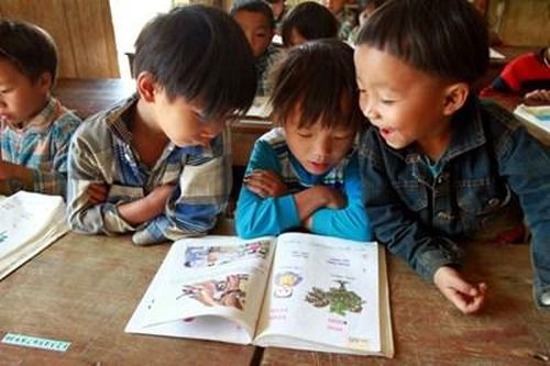Niềm vui đến trường của học sinh miền núi, hải đảo