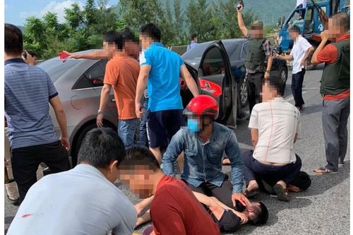 Cảnh sát vây bắt nhóm đối tượng đi ô tô trên Quốc lộ 1A nghi vận chuyển ma túy