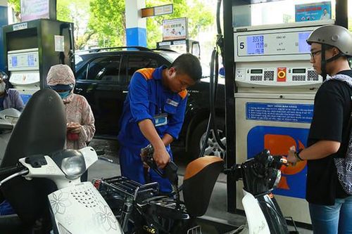 Giá xăng dầu hôm nay (4/9) lao dốc do nhu cầu giảm mạnh
