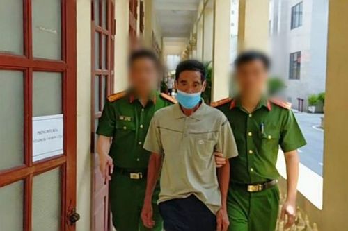 Bắt đối tượng dùng cối đá đập liên tiếp vào đầu nạn nhân để cướp bông tai vàng