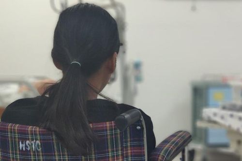 Con như chiếc lá giữa sóng gió gia đình