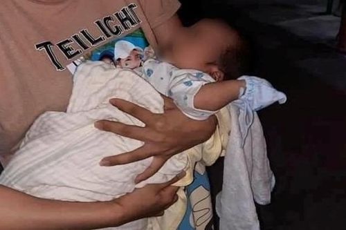 Bé gái hơn 1 tháng tuổi bị bỏ rơi trước cửa nhà dân ở Hải Phòng