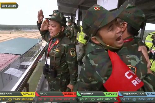 Vỡ òa khoảnh khắc Việt Nam về nhất cuộc thi Tank biathlon