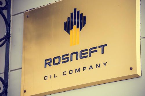 Rosneft trao quyền bán dầu cho Trafigura và Total