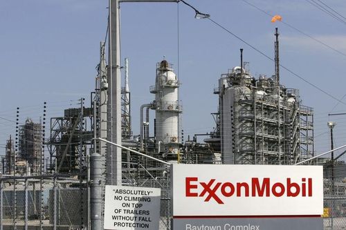 Exxon Mobil cân nhắc cắt giảm việc làm để duy trì hoạt động