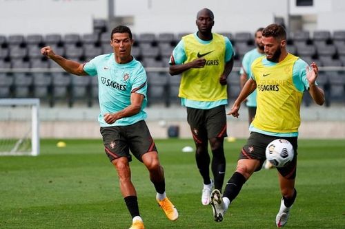 Ronaldo bị nhiễm trùng ngón chân, khi đang săn kỷ lục mới