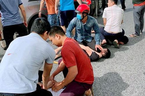 Cảnh sát bao vây quốc lộ, nổ súng bắt nhóm người vận chuyển ma túy