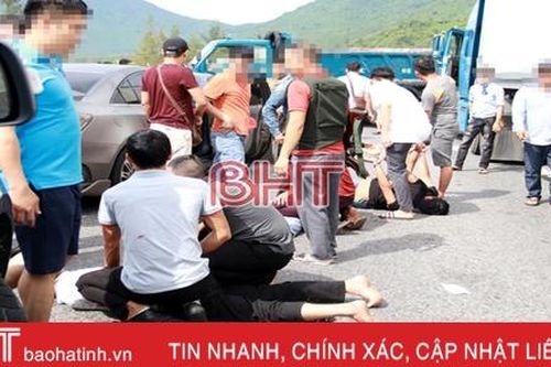 Công an nổ súng chỉ thiên vây bắt 5 đối tượng trên 'xế hộp' biển Nghệ An nghi chở ma túy qua Hà Tĩnh
