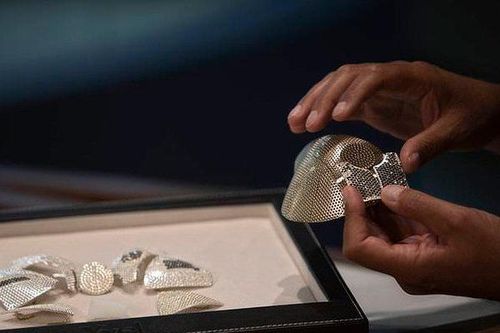Đại gia nào sở hữu chiếc khẩu trang y tế trị giá 35 tỷ đồng?