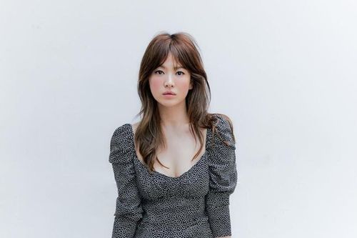 Song Hye Kyo tựa nàng thơ ở tuổi 40, lập tức gây bão Naver: 'Phu nhân K2' Song Yoona tấm tắc khen!