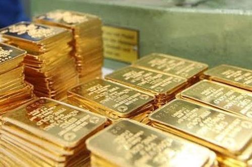 Giá vàng thế giới tuột dốc, thị trường trong nước rơi xuống ngưỡng 56 triệu đồng/lượng