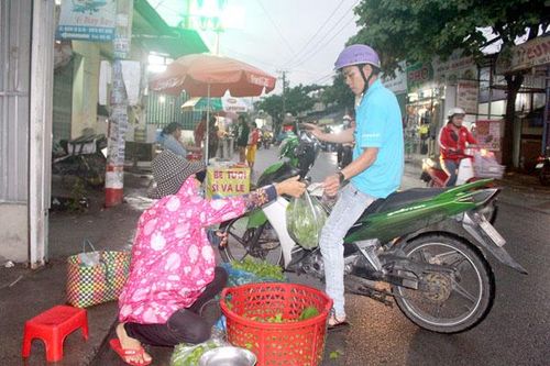 Lao động tự do vất vả mưu sinh