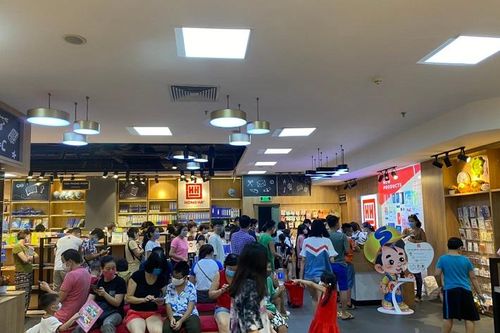 Thị trường đồ dùng học tập trước giờ khai giảng: Văn phòng phẩm Hồng Hà hút khách