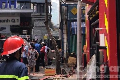 Cháy nhà trong hẻm ở trung tâm Sài Gòn, nhiều người hoảng loạn